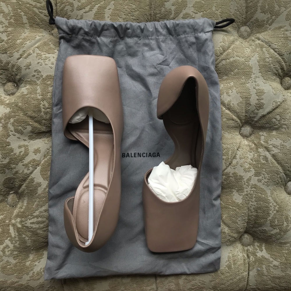 Balenciaga Women’s Void 80MM D’orsay Pump In Grey